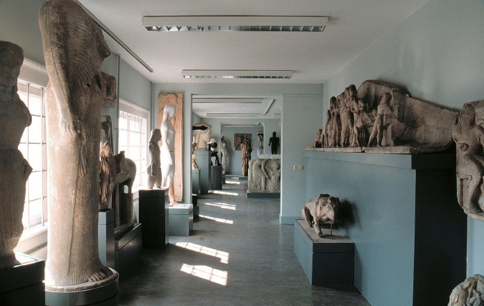 Training your sketching skills in the Museum of Classical Antiquity: Allard Pierson Museum, Amsterdam